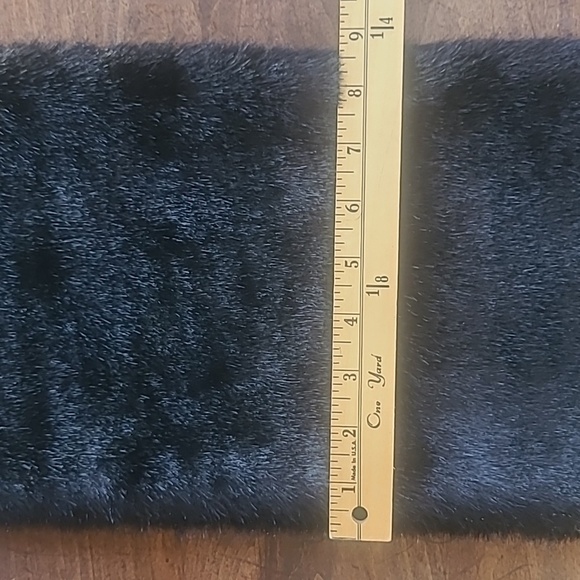 Kenneth Cole Faux Fur Stole Women's Black Small Wrap Formal Outerwear Accessory - Picture 5 of 6